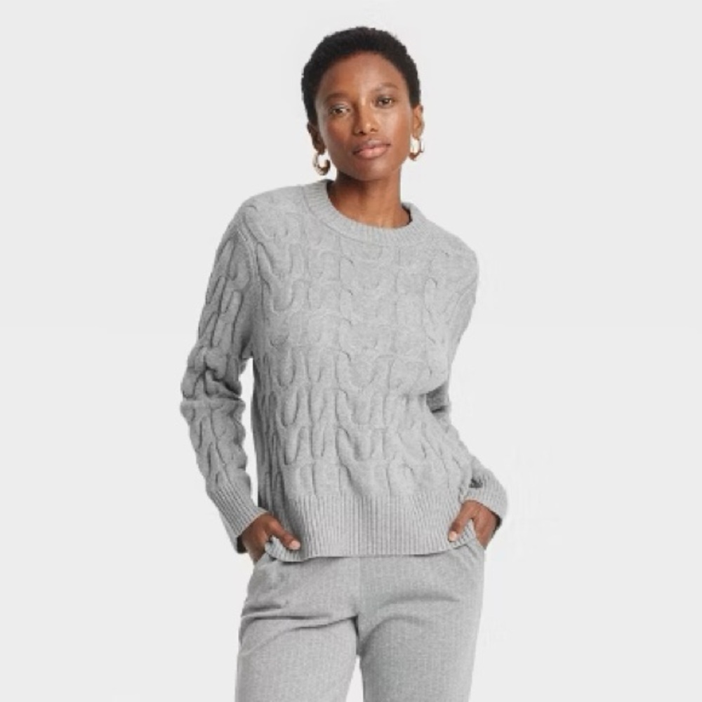 Women’s cable crew neck pullover sweater